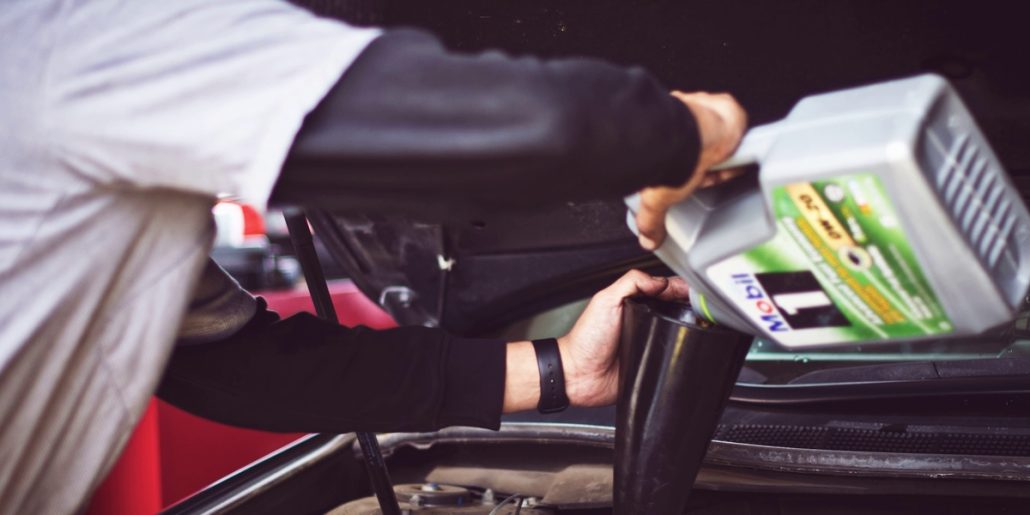 ᐅ So Können Sie Motoröl Richtig Alle Tipps & Infos